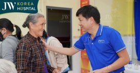 bác sĩ Tú Dung giao lưu vui vẻ cùng bà con miền Trung