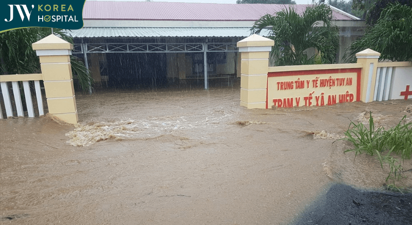 trạm Y Tế ngập gần tới nốc nhà