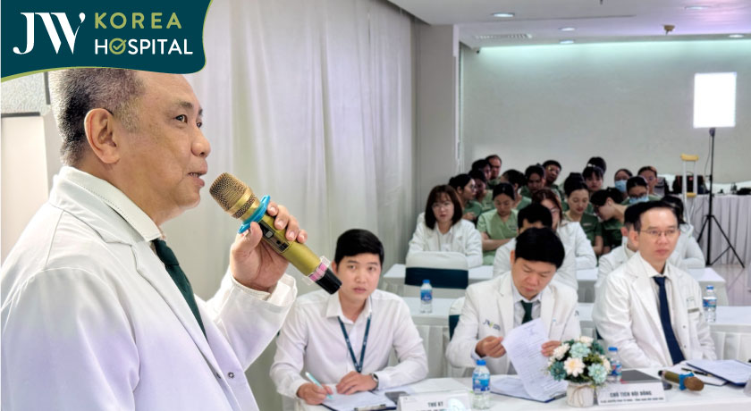 Trưởng khoa Gây mê Hồi sức báo cáo đề tài nghiên cứu tại hội nghị tổng kết và thẩm định đề tài nghiên cứu khoa học 