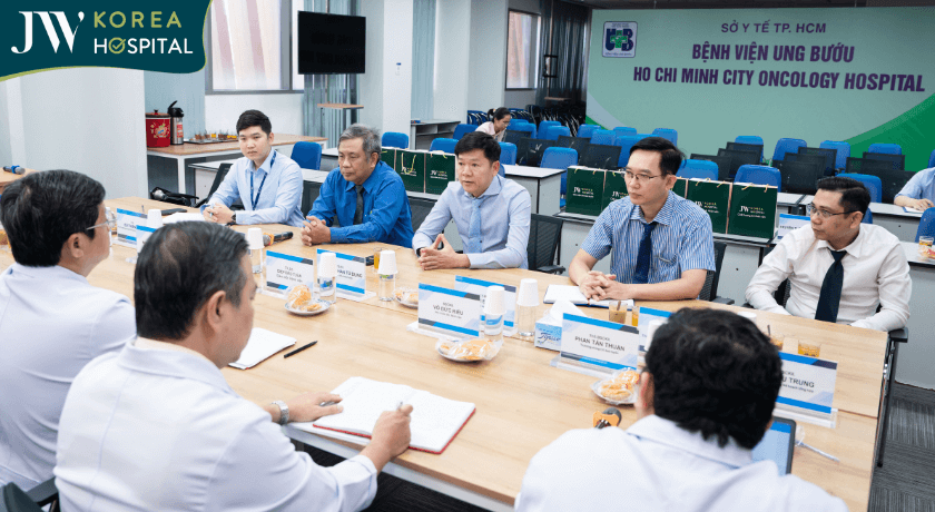 bác sĩ JW và bác sĩ bệnh viện Ung bướu