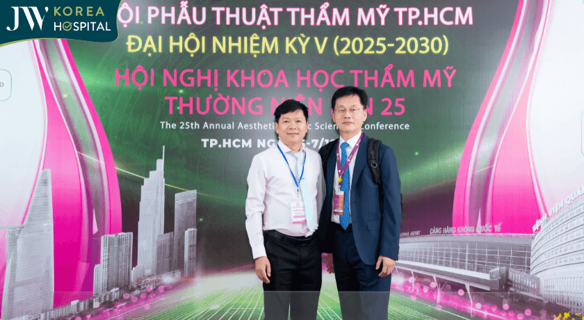Bác sĩ Tú Dung và Dr Man Koon Suh tham dự hội nghị thẩm mỹ