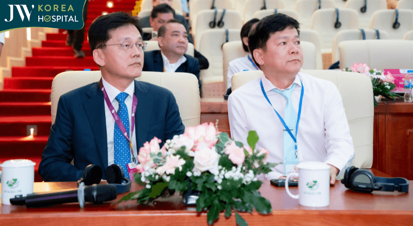 Bác sĩ Tú Dung và Dr Man Koon Suh tham dự hội nghị HSAPS 2025