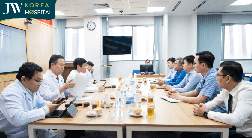 Ban giám đốc Bệnh viện JW và Bệnh viện Ung bướu TPHCM