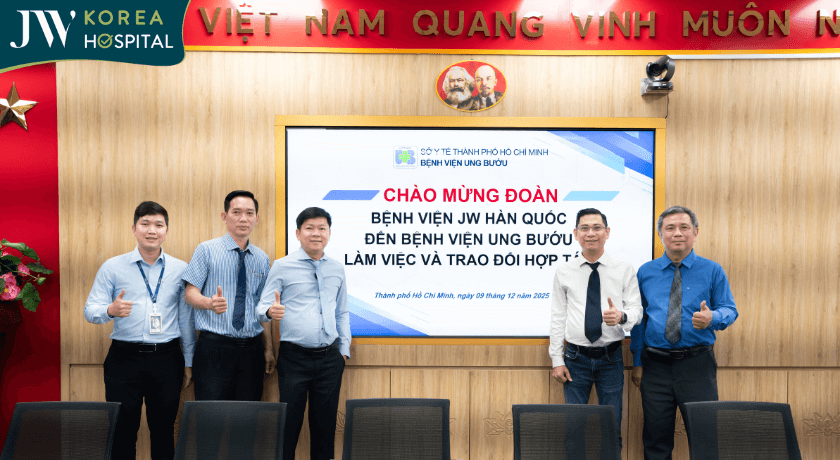 đoàn bác sĩ JW đến tham quan bệnh viện Ung bướu TPHCM