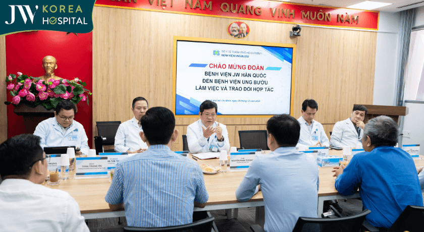 Đoàn bác sĩ JW hợp tác cùng bác sĩ Bệnh viện Ung bướu