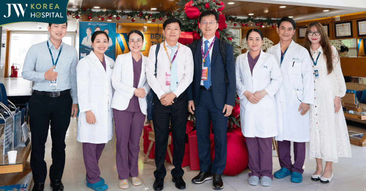 TS.BS Man Koon Suh – Giám đốc JW toàn cầu có chuyến công du đặc biệt trở lại Bệnh viện JW
