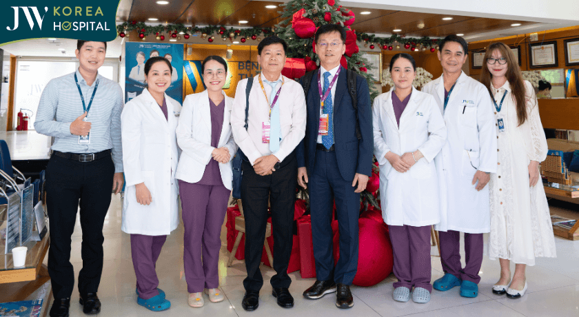 Dr Man Koon Suh ghé thăm bệnh viện JW và chuyển giao công nghệ Exosome