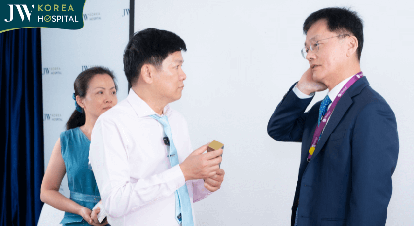 Dr Man Koon Suh chia sẻ về công nghệ Exosome tại JW