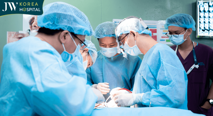 ekip JW căng não khi phẫu thuật cắt U cho cụ bà