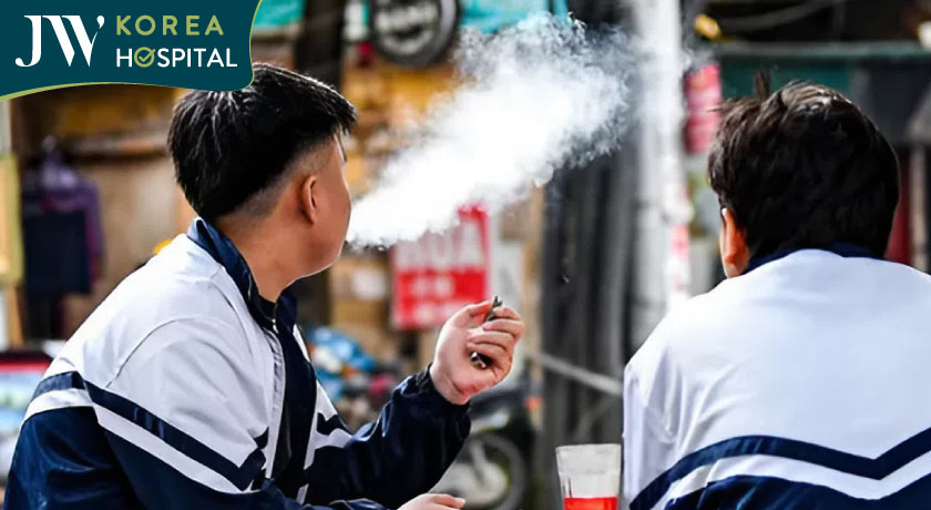 Trào lưu học sinh hút thuốc điện tử vape trong trường học ngày càng tăng