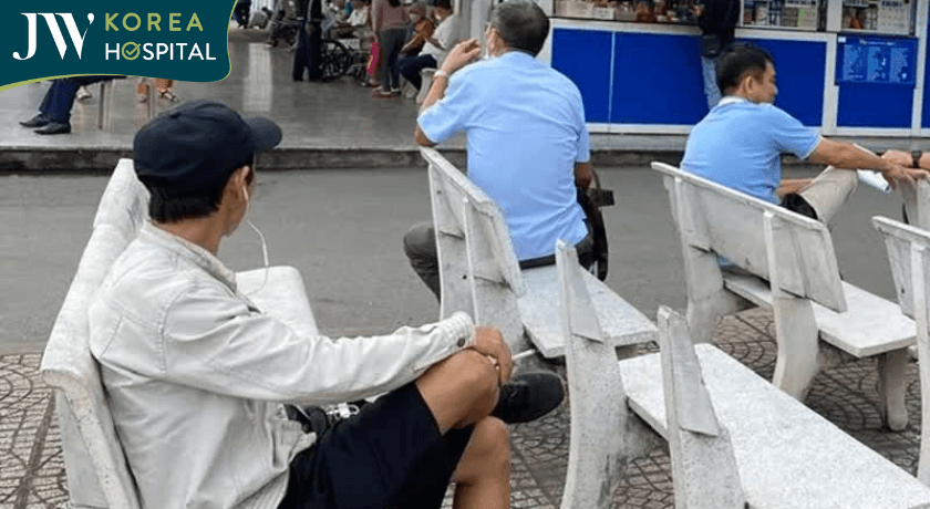 khu vực cho rất nhiều người ngồi hút thuốc