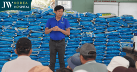 Vị bác sĩ vét sạch túi tiền cứu trợ bà con Phú Yên