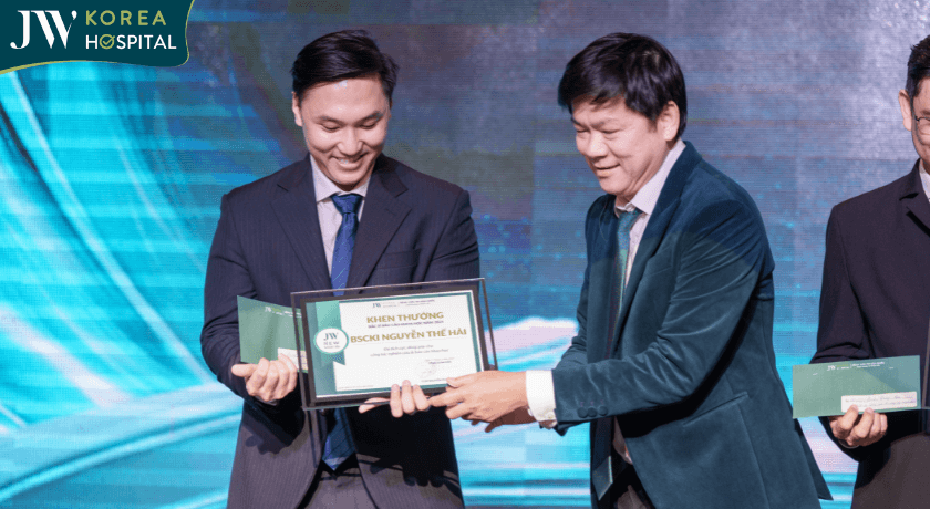 bác sĩ có đóng góp công tác nghiên cứu và báo cáo khoa học