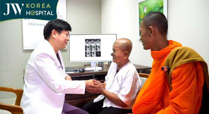 Bác sĩ Tú Dung đã thực hiện hàng nghìn ca phẫu thuật từ thiện