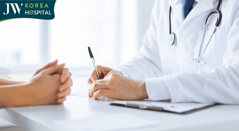 Người dân nên chủ động đến bác sĩ để khám bệnh khi cơ thể xuất hiện dấu hiệu của bệnh phong