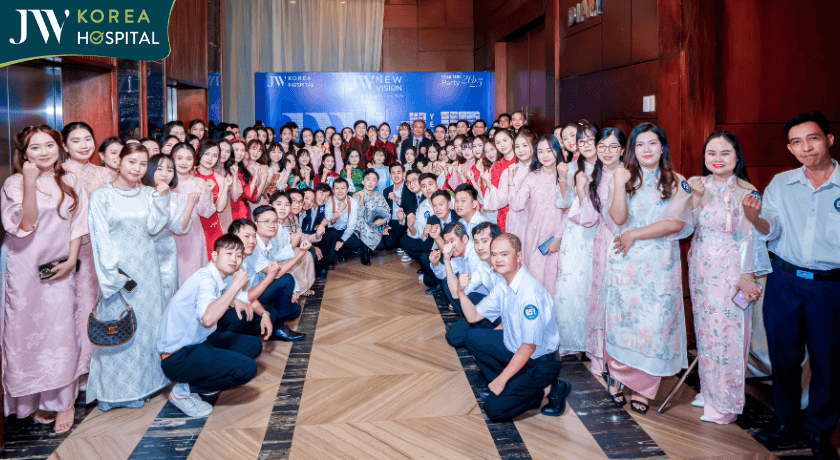 JW chụp hình tập thể