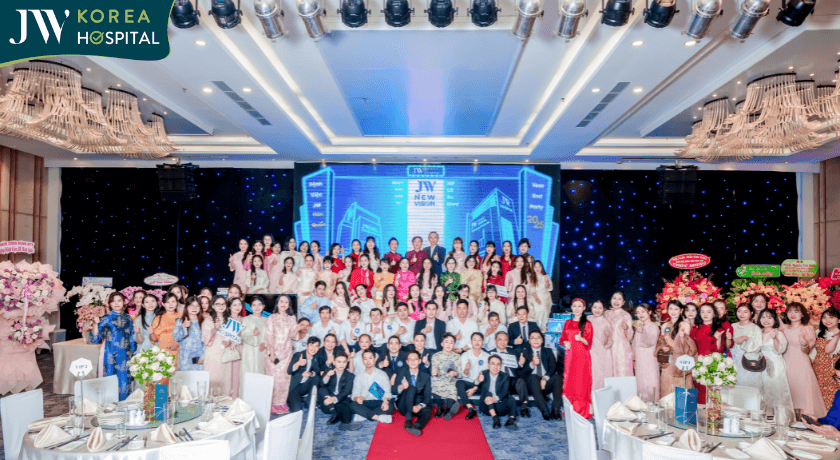 chụp hình tập thể trước buổi lễ khai mạc