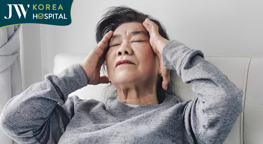 Người sau 50 tuổi dễ gặp tình trạng mất ngủ, cơ thể suy kiệt do sự giảm thể trạng 