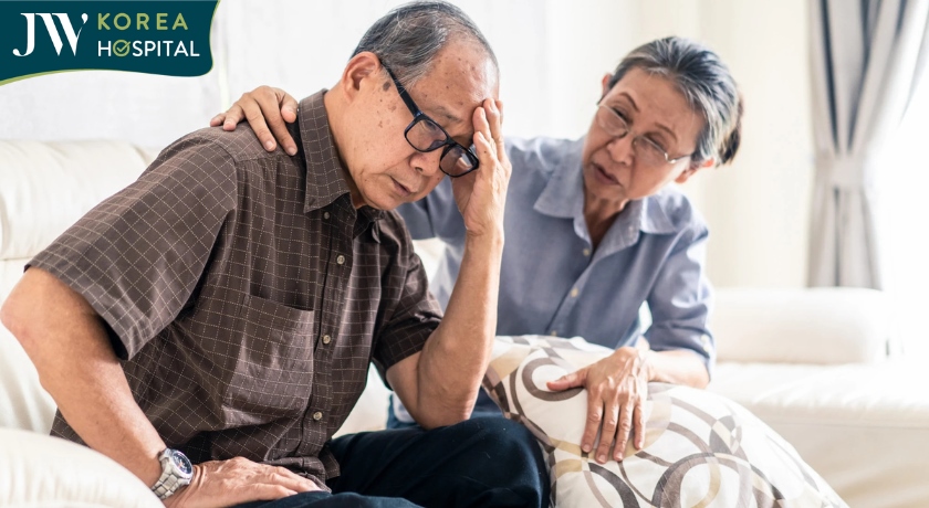 Nhiều người gặp tình trạng mệt mỏi, thể trạng yếu, mất ngủ khi đến tuổi 50