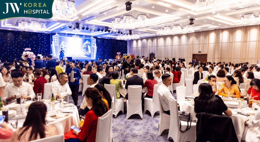 khai mạc đại tiệc tất niên 2025