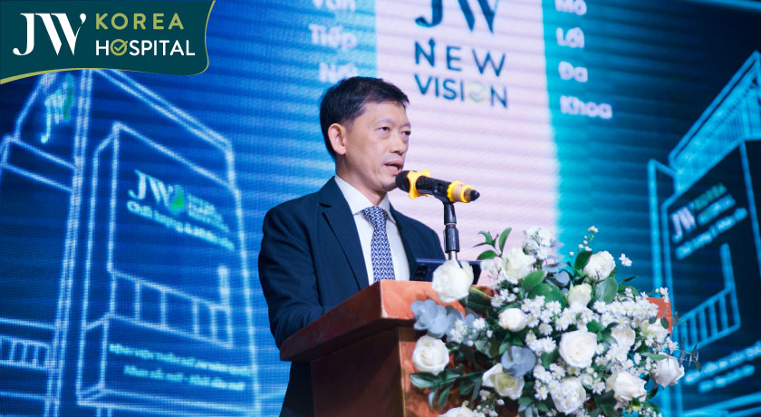 Phó cục trưởng khám, chữa bệnh Bộ Y Tế phát biểu tại buổi công bố chuyển đổi mô hình hoạt động đa khoa của bệnh viện JW Hàn Quốc