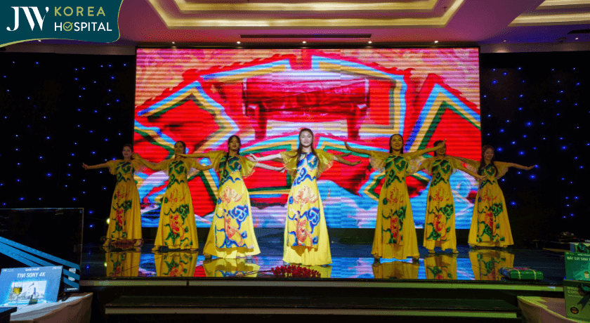 tiết mục múa khai tiệc