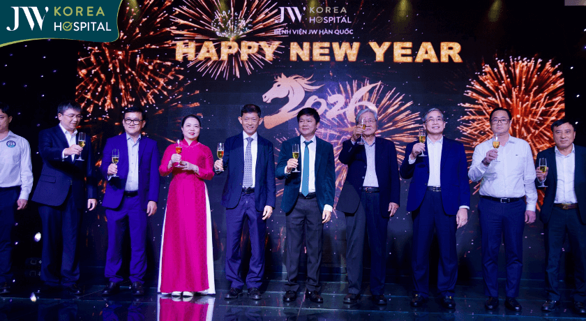 toàn cảnh đại biểu nâng ly khai tiệc