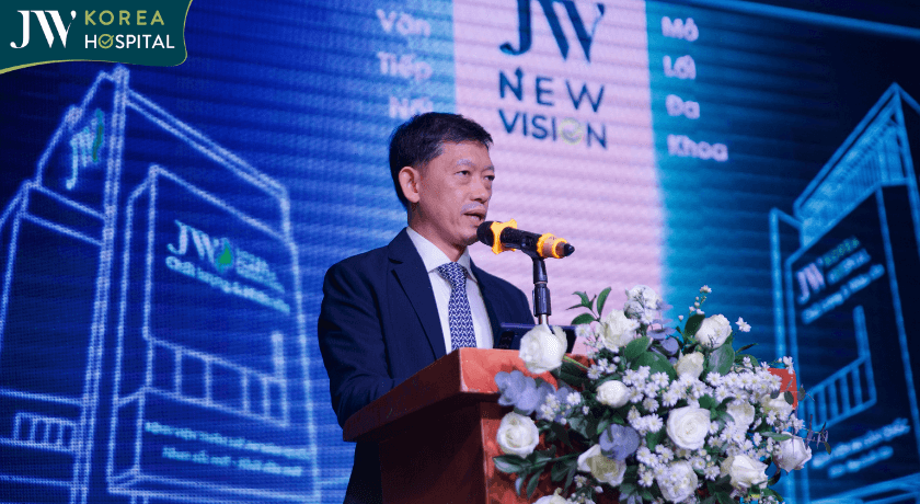 TS BS Dương Huy Lương phó cục trưởng cục quản lý khám chữa bệnh Bộ Y Tế phát biểu