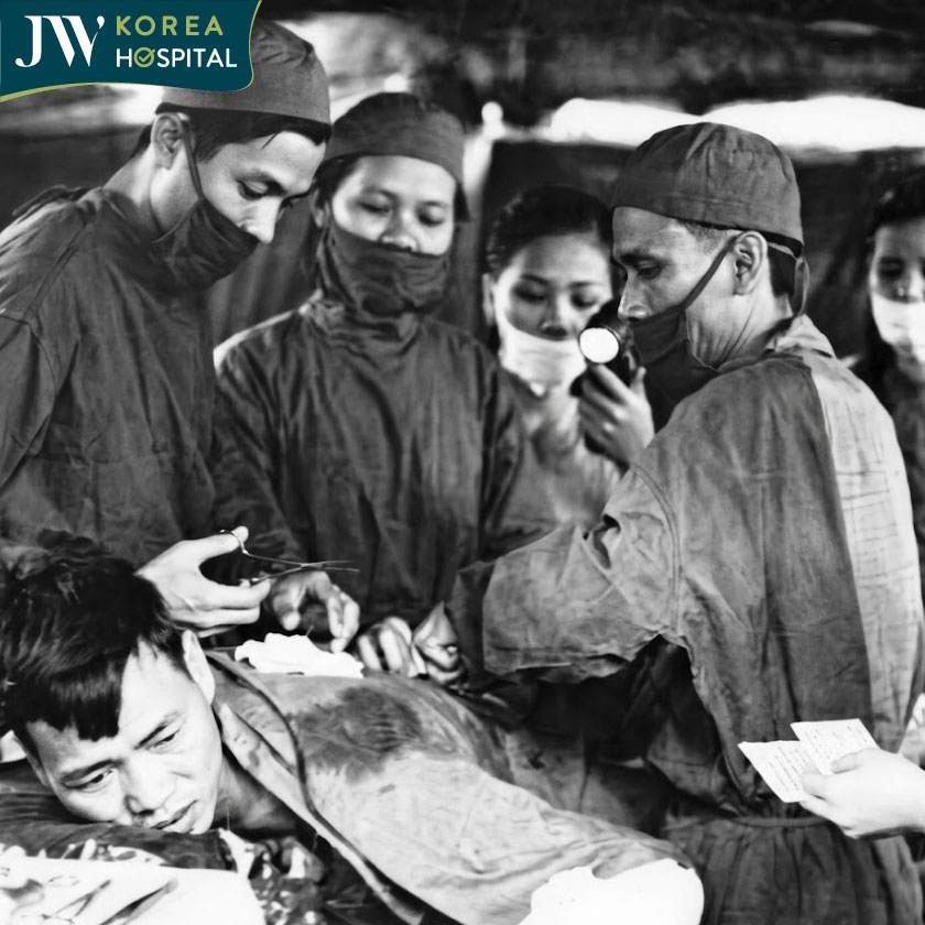 Hình ảnh bác sĩ thời kháng chiến chống giặc ngoại xâm