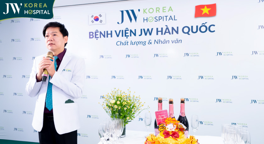 Bác sĩ Tú Dung phát biểu trong Ngày kỉ niệm 71 năm Ngày Thầy thuốc Việt Nam