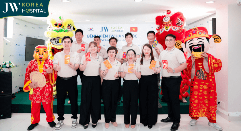 Đoàn lân và bác sĩ JW xong đất khu vực Hội trường Bệnh viện JW