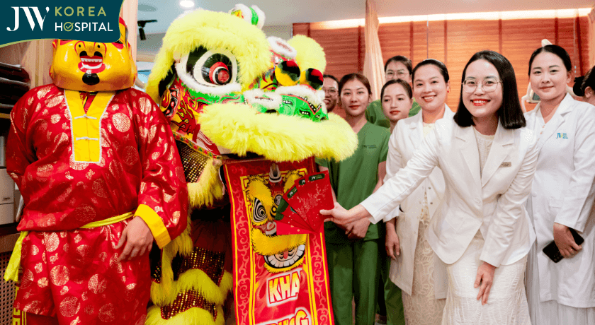 Đoàn lân và bác sĩ JW xong đất khu vực khoa Da liễu Bệnh viện JW