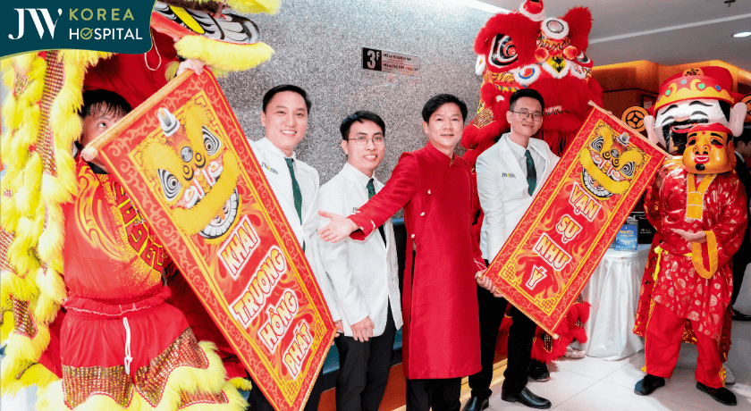 Đoàn lân và bác sĩ JW xong đất khu vực tư vấn khách hàng