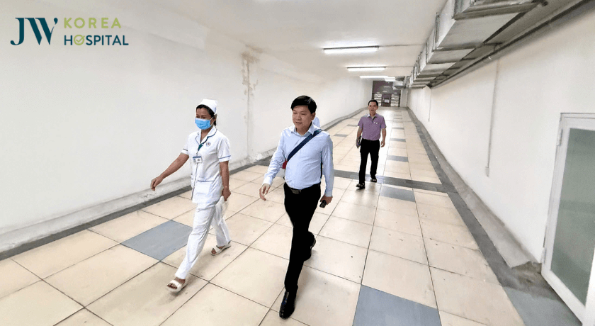 Đường hầm chui qua đường Sư Vạn Hạnh nối hai tòa nhà Bệnh viện