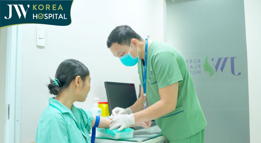 Khách hàng được chăm sóc và kiểm tra sức khỏe kỹ lưỡng tại Bệnh viện JW