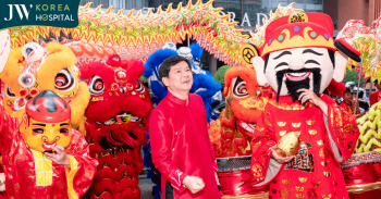 Bệnh viện JW rộn ràng múa lân khai xuân ngày Vía Thần Tài 2026