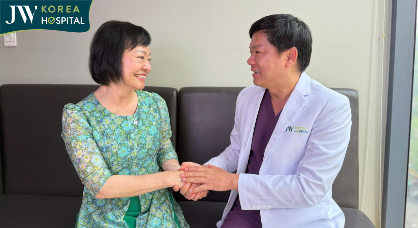 Cuộc gặp gỡ đầy xúc động của bà Phan Thị Kim Phúc nhân chứng lịch sử chiến tranh và bác sĩ Tú Dung