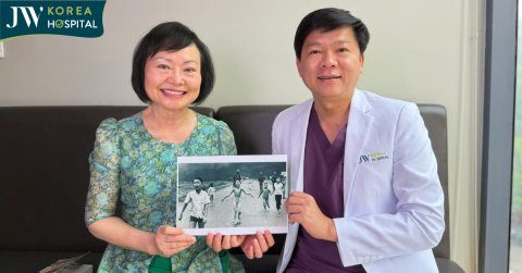 Bác sĩ Tú Dung hội ngộ “Em bé Napalm” – Nhân chứng lịch sử về chiến tranh vô nghĩa