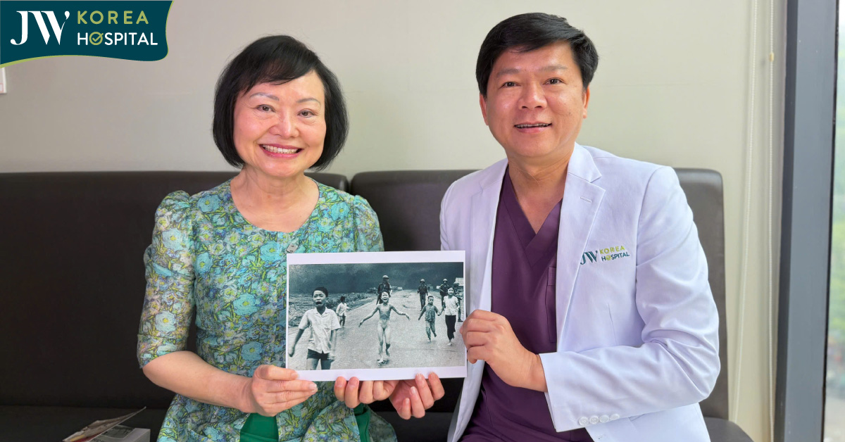 Bác sĩ Tú Dung hội ngộ “Em bé Napalm” – Nhân chứng lịch sử về chiến tranh vô nghĩa