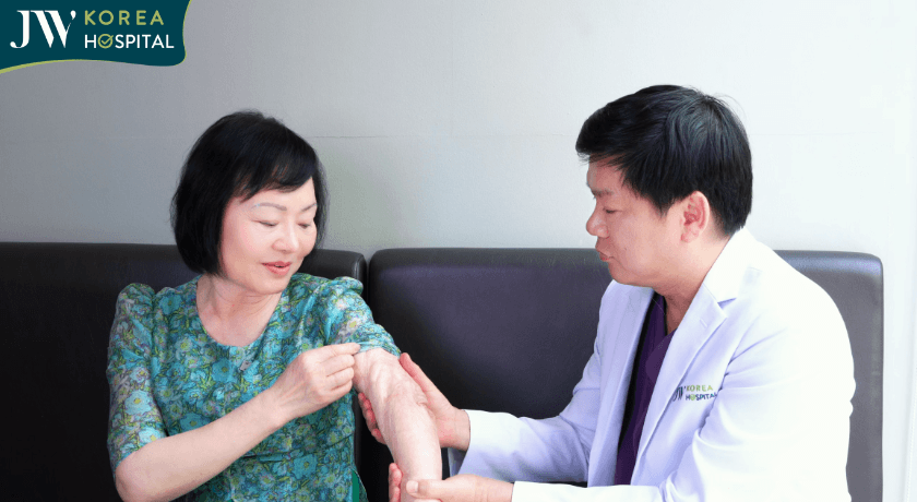 cô bé Napalm nghẹn ngào kể lại nổi đau bị bỏng toàn thân