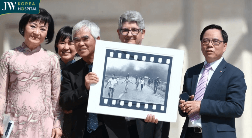 Em bé Napalm nhận giải sứ giả hòa bình