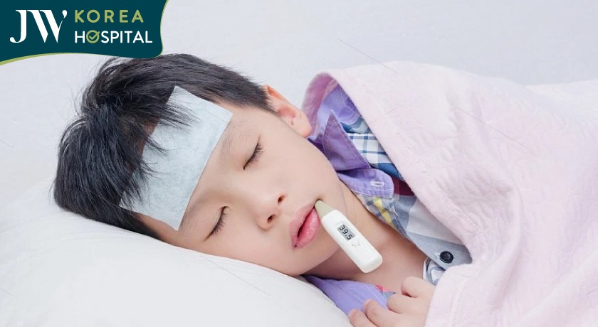 Trẻ sốt cao do bệnh tay chân miệng