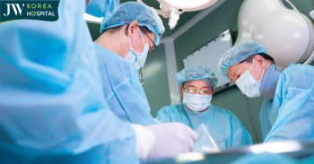 Bệnh viện JW cấp cứu khẩn ca vỡ túi độn mông, silicone tuôn trào như thác