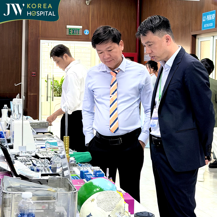 TS.BS Nguyễn Phan Tú Dung tham dự hội nghị quy tụ nhiều bác sĩ thẩm mỹ hàng đầu Việt Nam