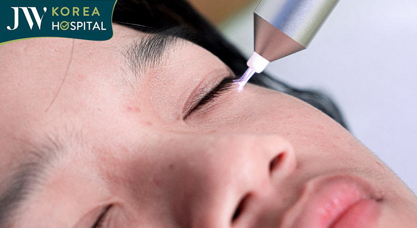 Plasma lạnh Plasmarosy hỗ trợ giảm sưng đỏ và cải thiện độ ẩm cho da nhạy cảm.