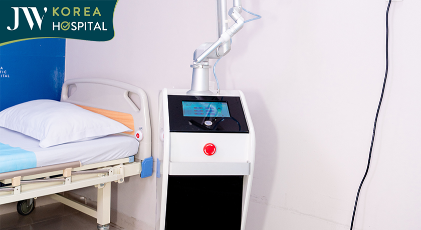 Ứng dụng Plasma lạnh Plasmarosy giúp da phục hồi nhanh, hạn chế bong tróc khó chịu.