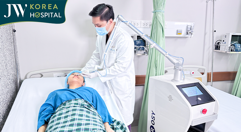 Công nghệ Plasma lạnh Plasmarosy giúp làm dịu da, hạn chế sưng viêm sau điều trị.