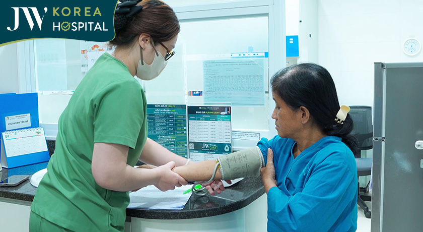 Bệnh viện JW tiến hành tầm soát sức khỏe cho chị Phương mắc u sợi thần kinh