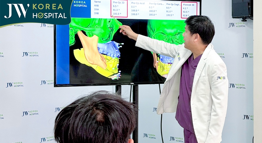 Bác sĩ Tú Dung tổ chức hội chẩn trước phẫu thuật để đưa ra phương án điều trị tối ưu nhất