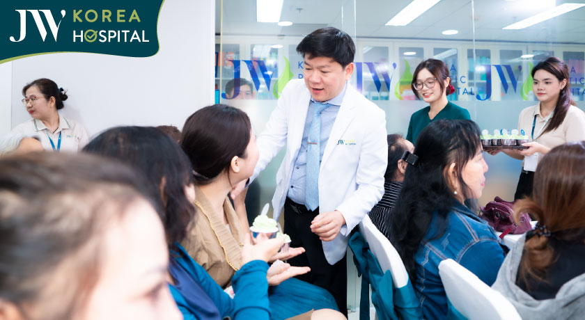 Khách hàng nhận nhiều ưu đãi tri ân hấp dẫn trong sự kiện Sinh nhật 26 năm của Bệnh viện JW
